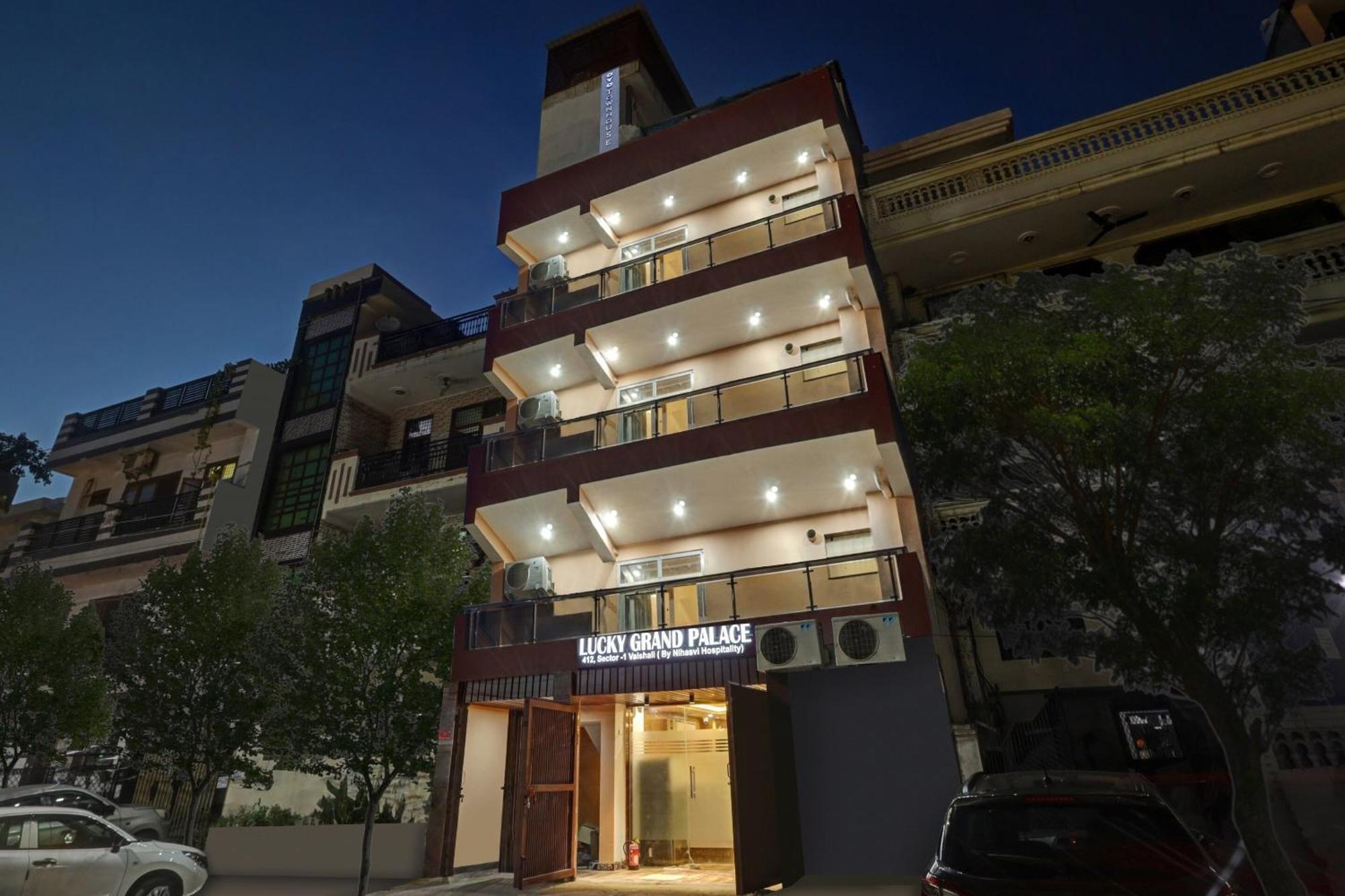 Townhouse Lucky Grand Palace Ghaziabad Exterior foto