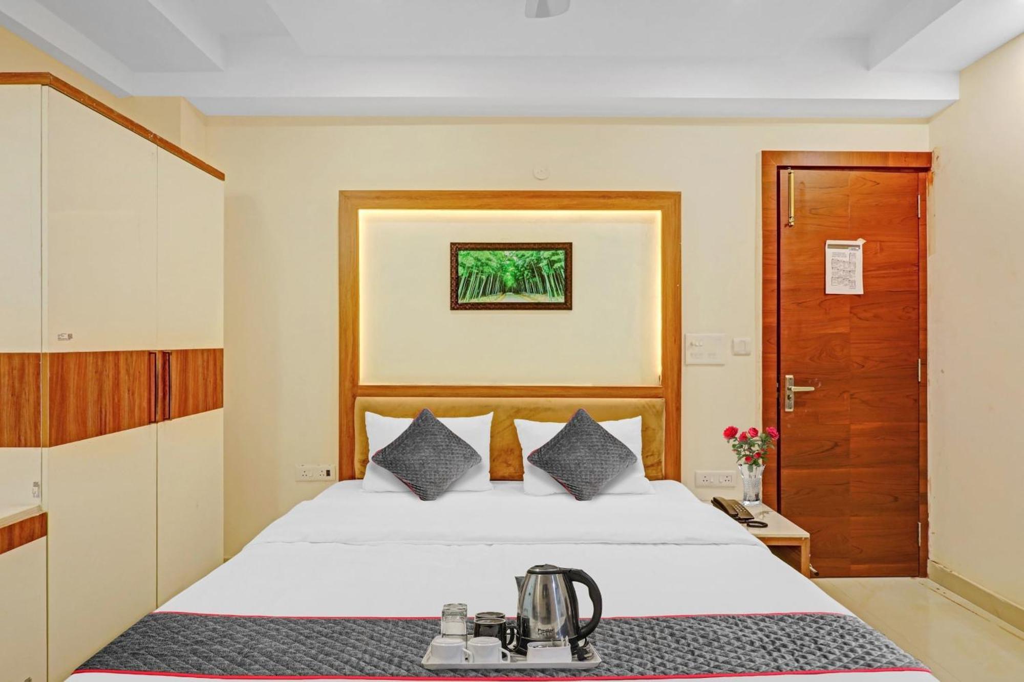 Townhouse Lucky Grand Palace Ghaziabad Exterior foto