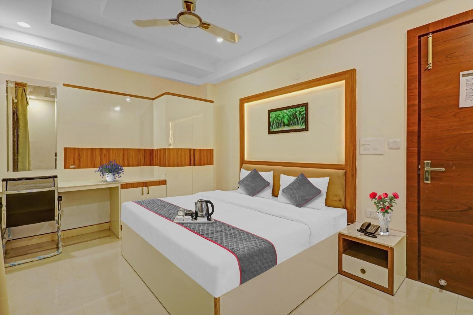 Townhouse Lucky Grand Palace Ghaziabad Exterior foto