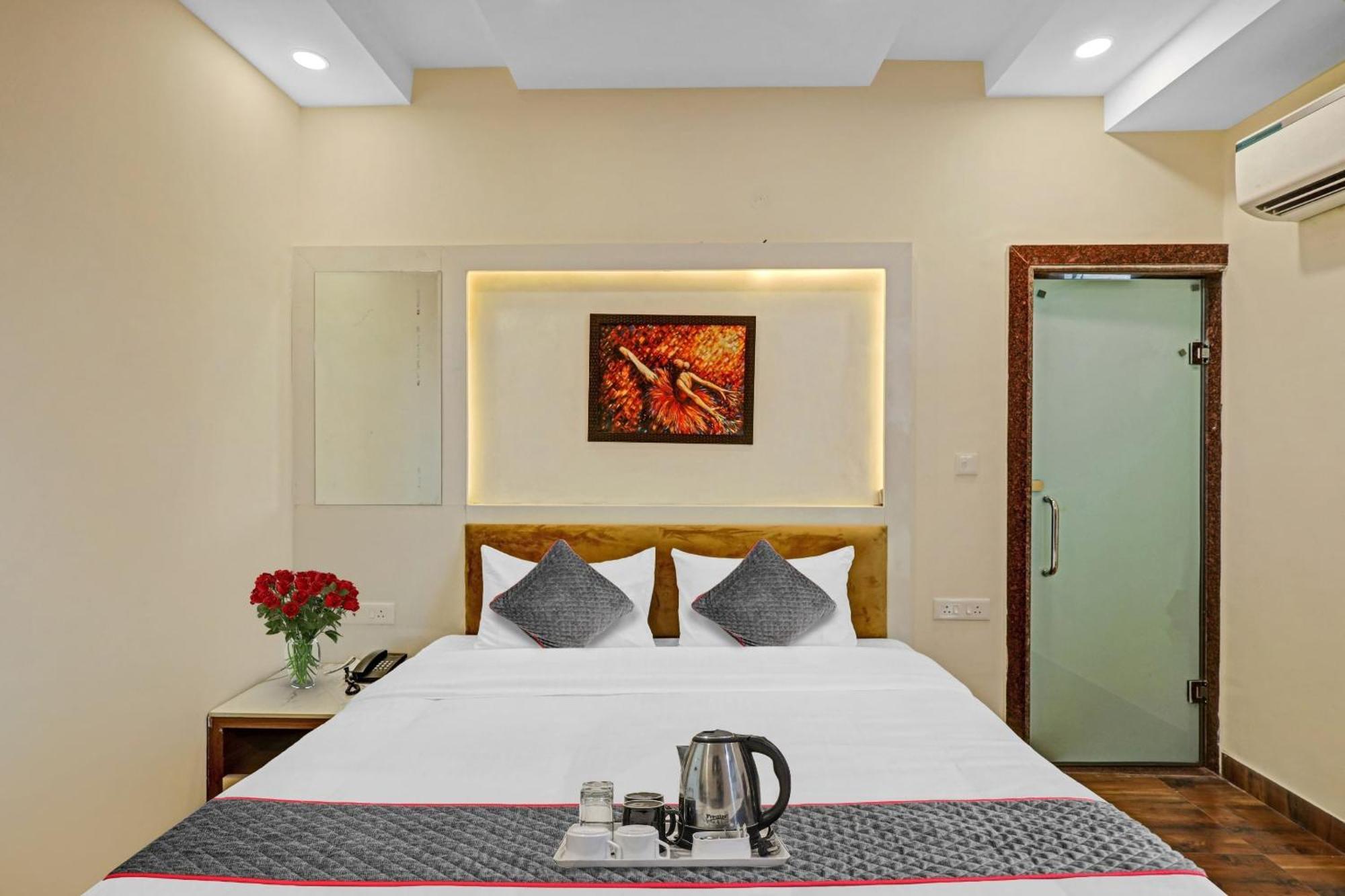Townhouse Lucky Grand Palace Ghaziabad Exterior foto