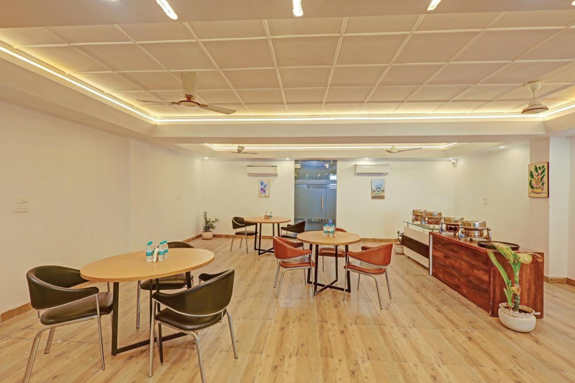 Townhouse Lucky Grand Palace Ghaziabad Exterior foto