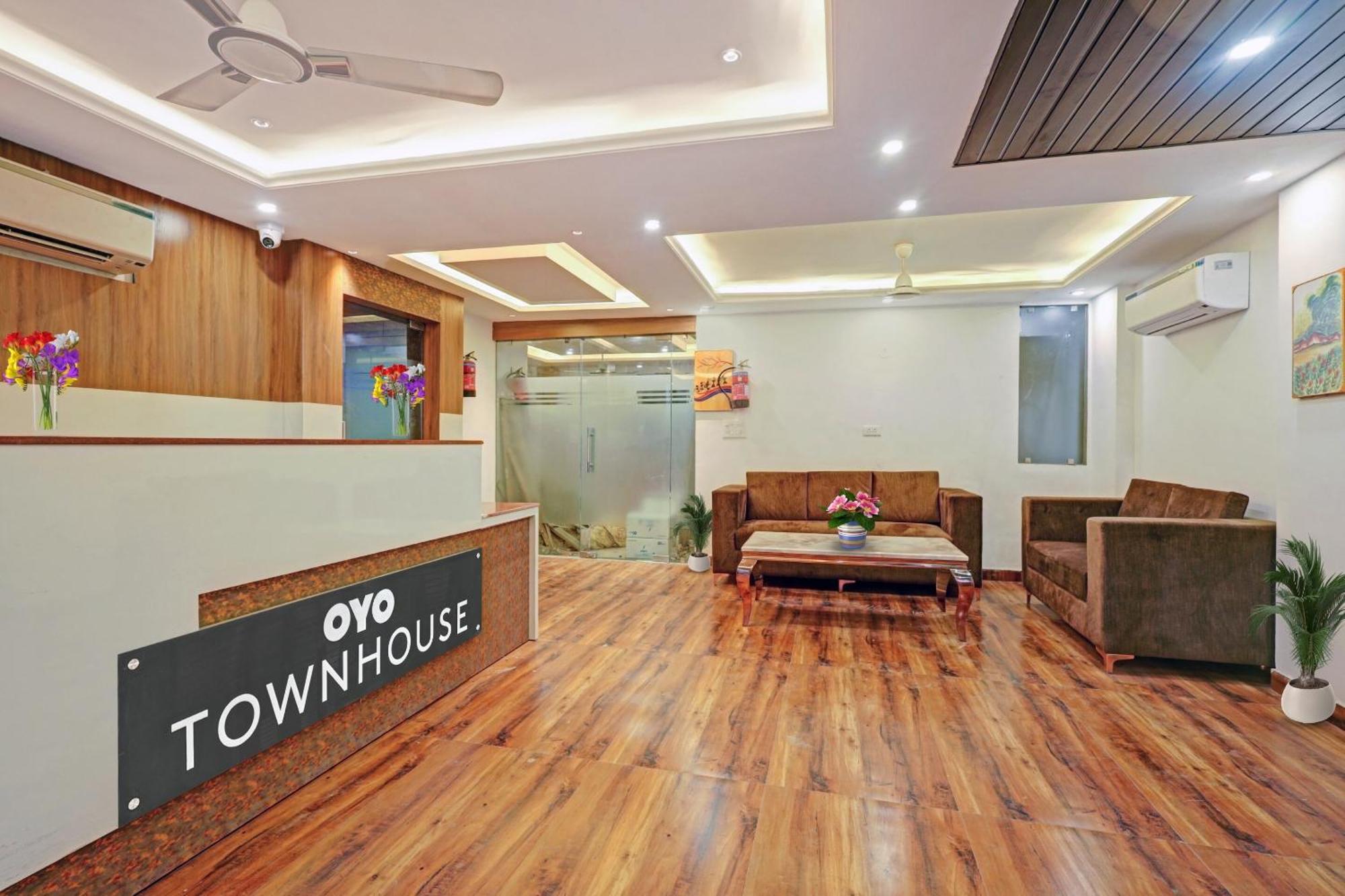 Townhouse Lucky Grand Palace Ghaziabad Exterior foto