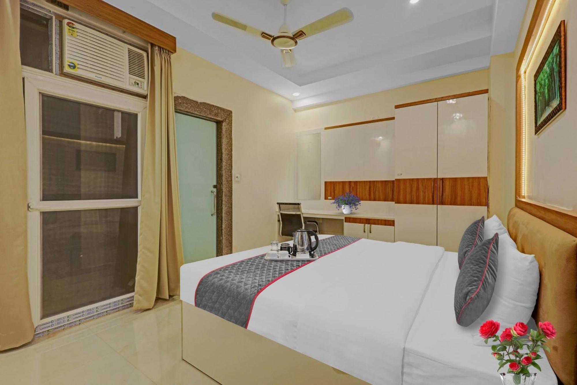 Townhouse Lucky Grand Palace Ghaziabad Exterior foto