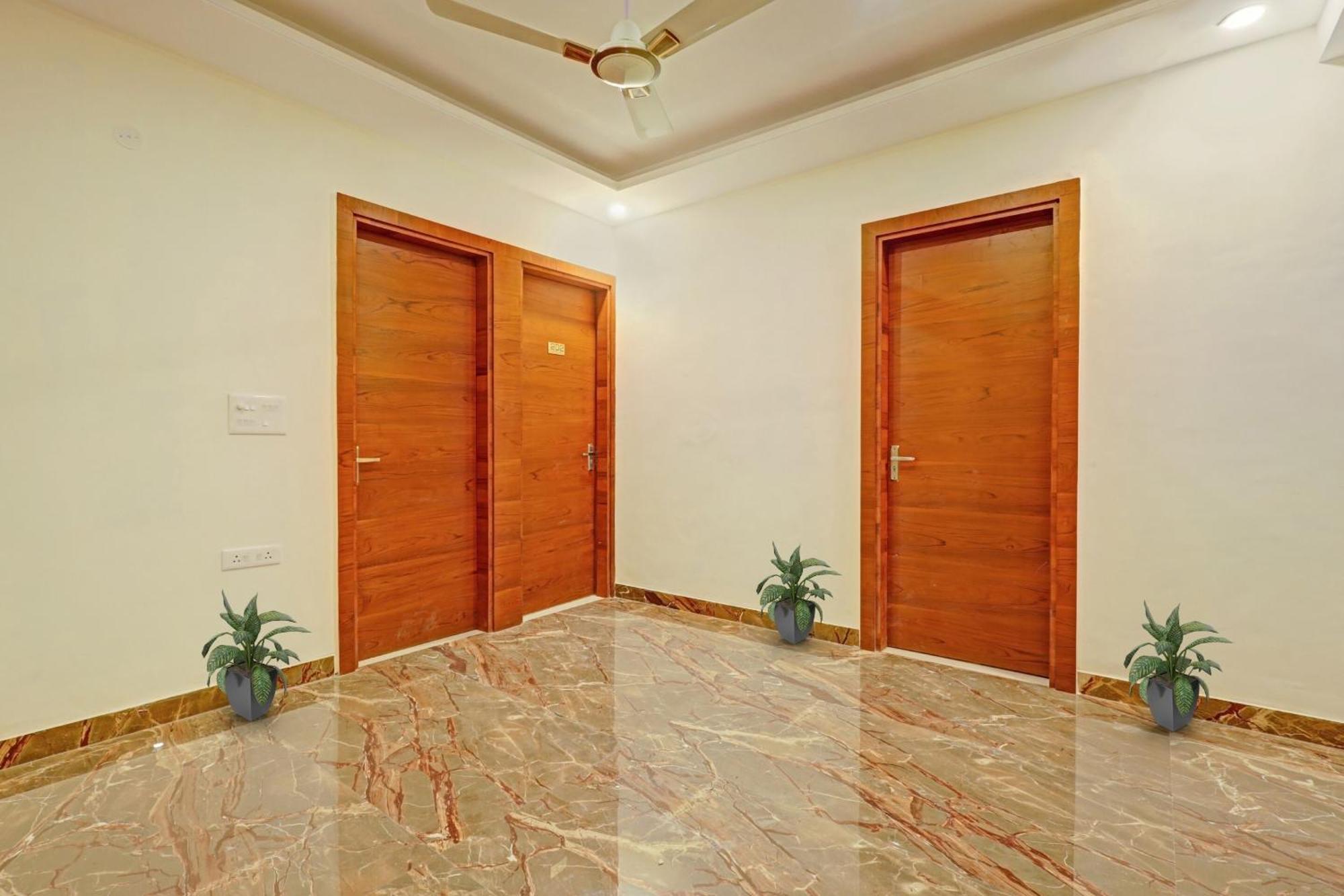 Townhouse Lucky Grand Palace Ghaziabad Exterior foto