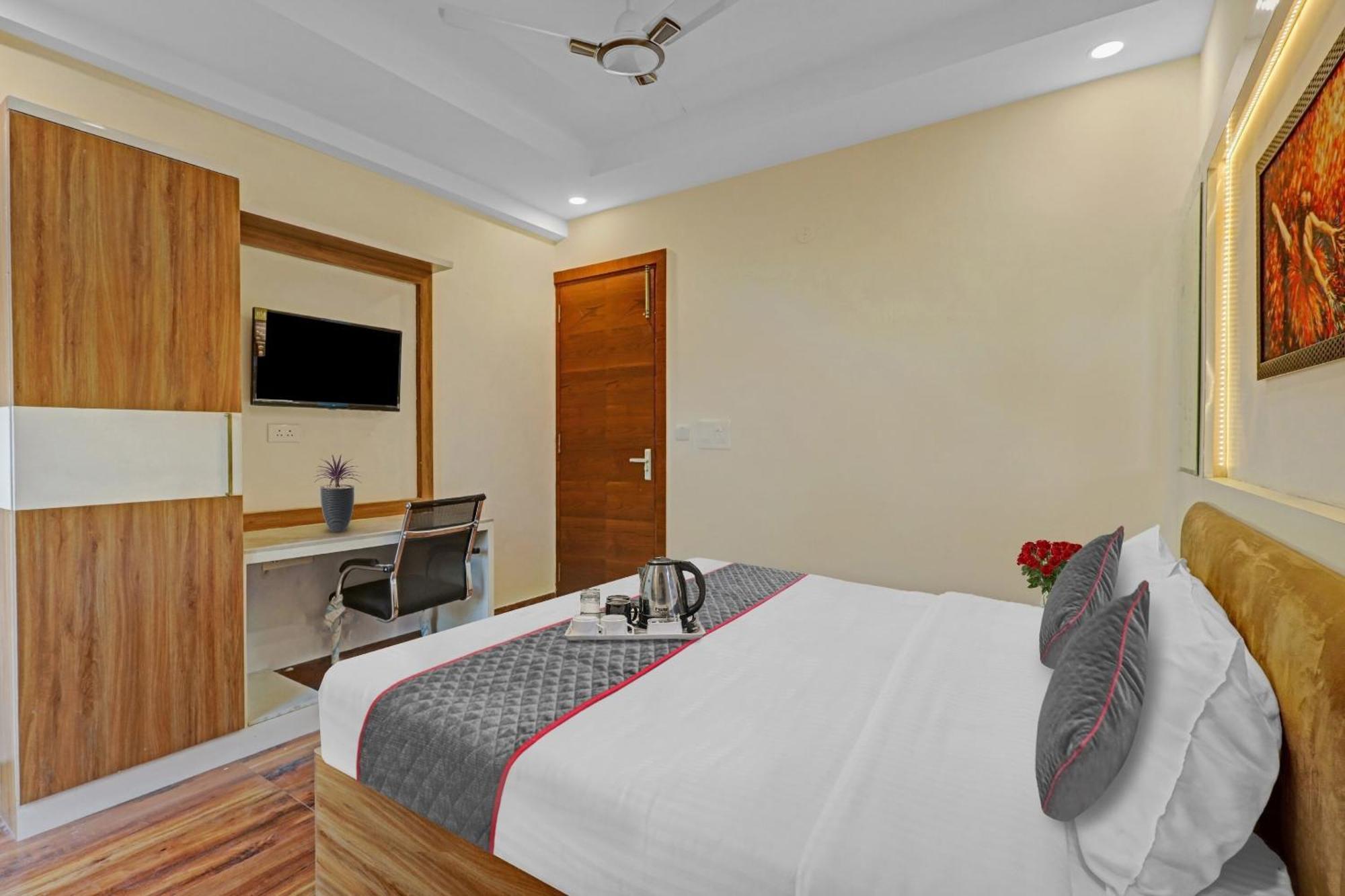 Townhouse Lucky Grand Palace Ghaziabad Exterior foto