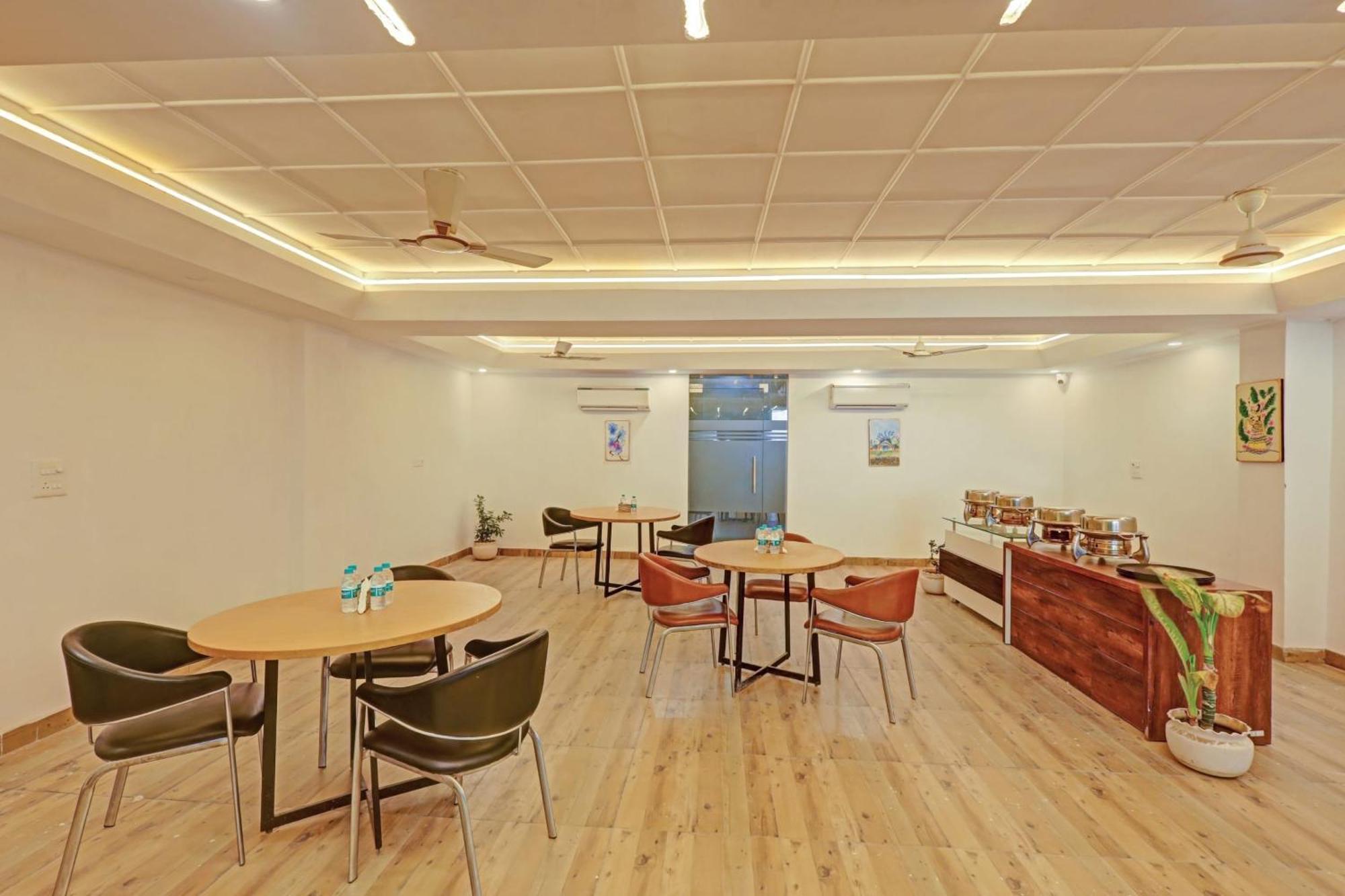 Townhouse Lucky Grand Palace Ghaziabad Exterior foto