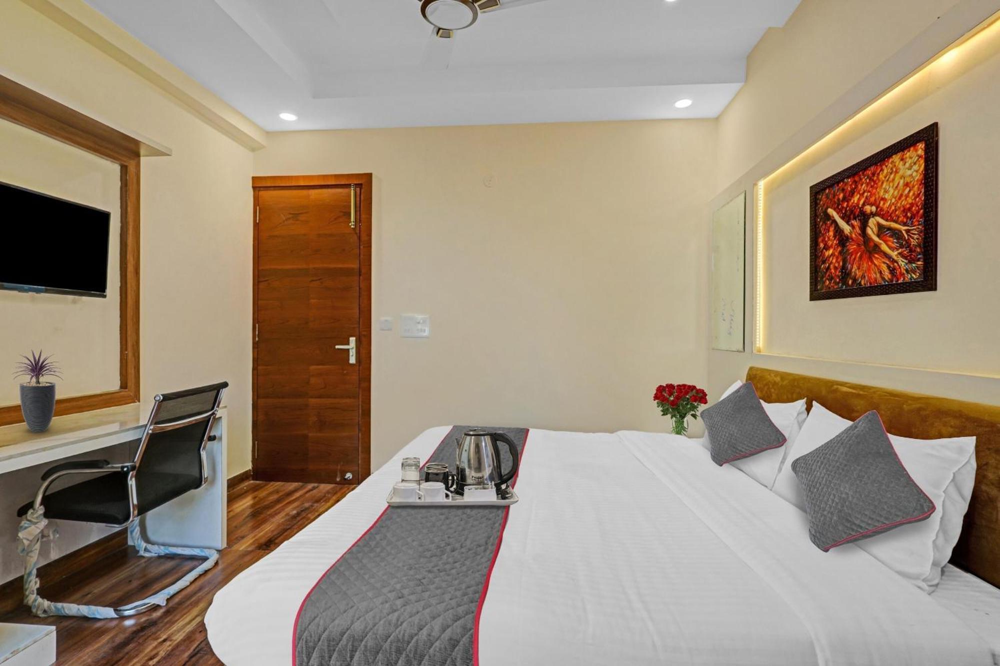 Townhouse Lucky Grand Palace Ghaziabad Exterior foto