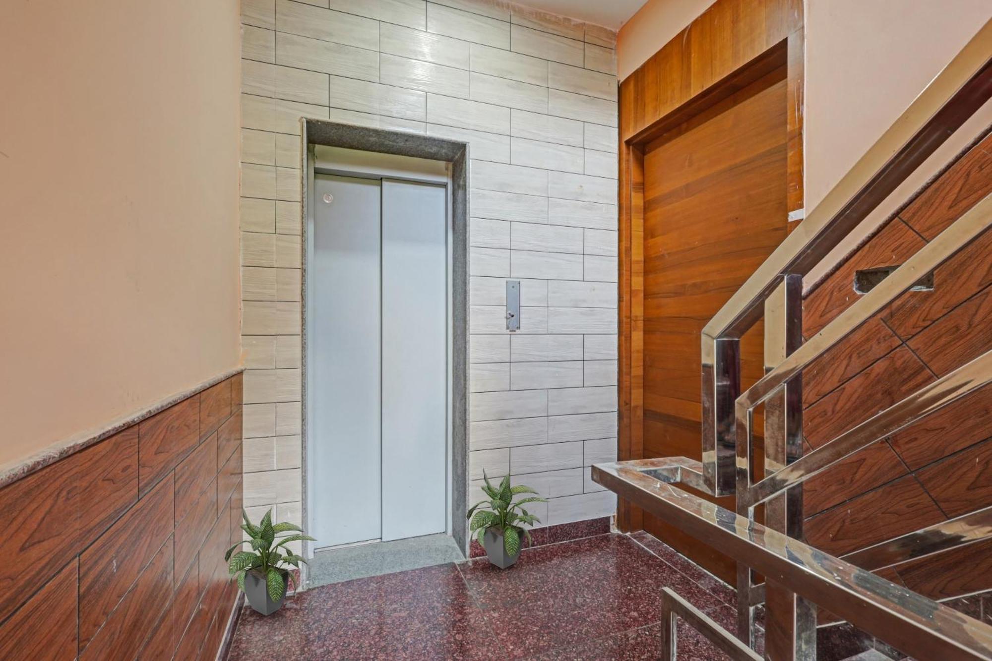 Townhouse Lucky Grand Palace Ghaziabad Exterior foto
